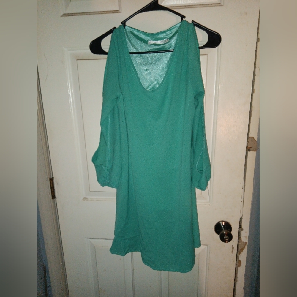 Open sleeved mini dress